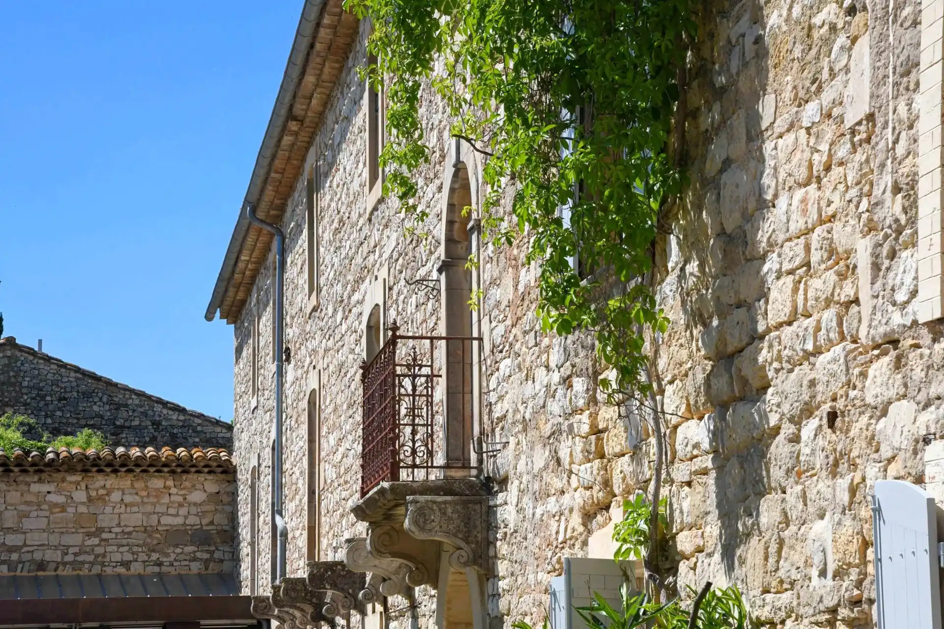Photos Historisches Anwesen (Mas) bei Uzès - vier Suiten, Pools und Gästehäuser