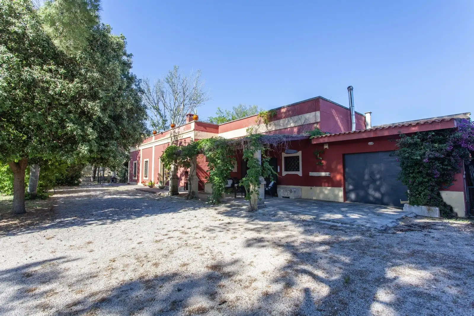Photos Country villa for sale in Francavilla Fontana with star vaults and one-hectare grounds