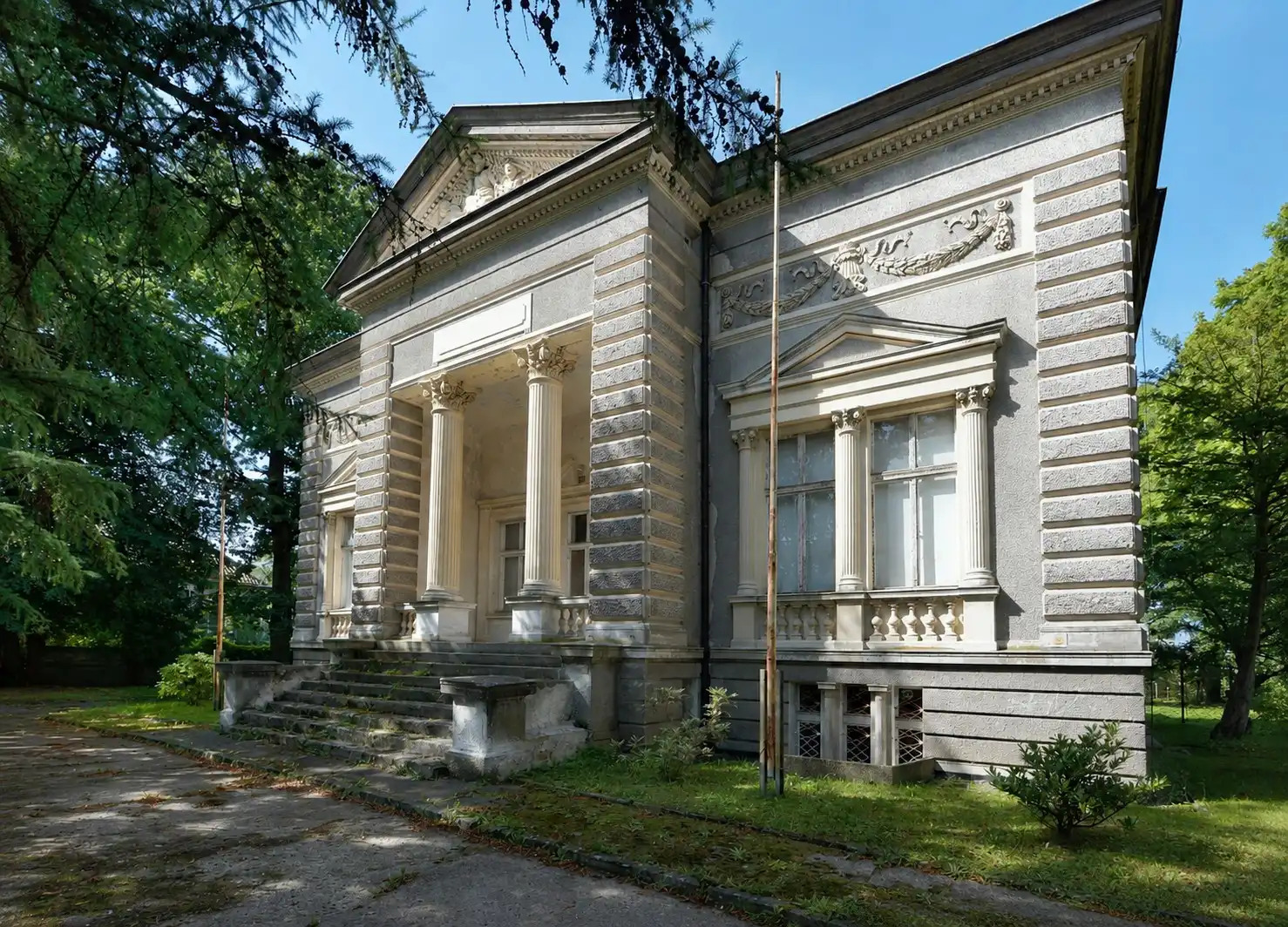Fotos Neoklassizistische Villa mit Garten in gewachsener Stadtlage von Koszalin