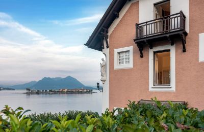 Charakterimmobilien, Villa in Baveno am Ufer des Lago Maggiore mit Bootsanleger