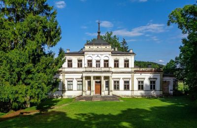 Historische Liegenschaften, Neorenaissance-Schloss mit Parkanlage in der Region Krakau
