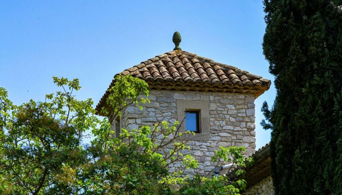Tenuta ristrutturata di 7,37 ha a 13 km da Uzès