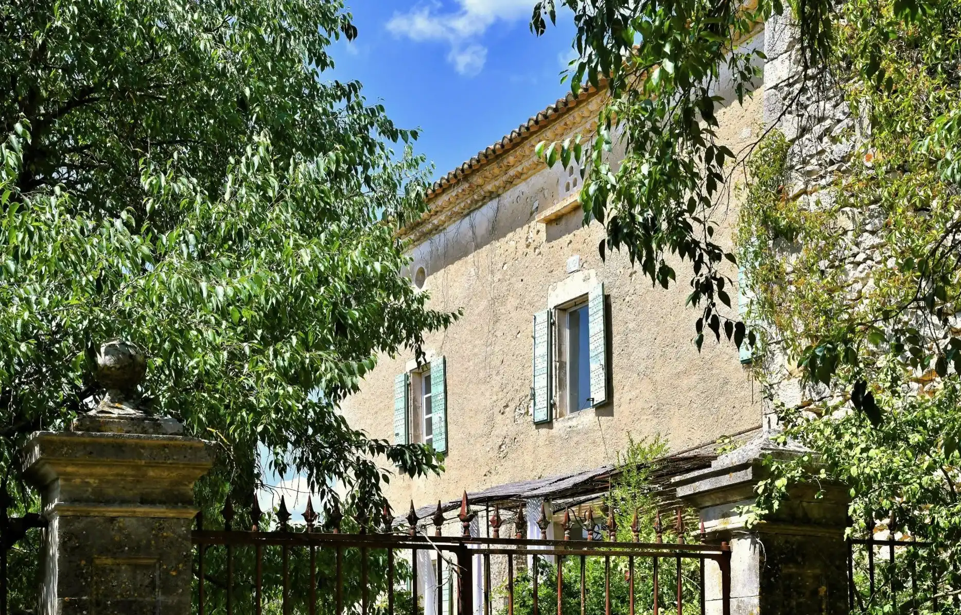Immagini Mas autentico con elementi originali conservati, a 21 minuti da Uzès