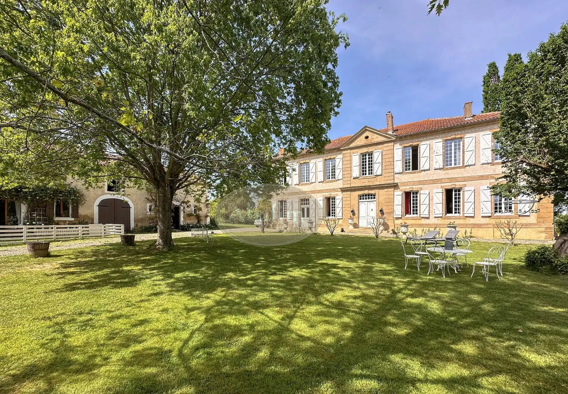 Immagini Casa padronale vicino a Mirande con casa per ospiti, parco e annessi