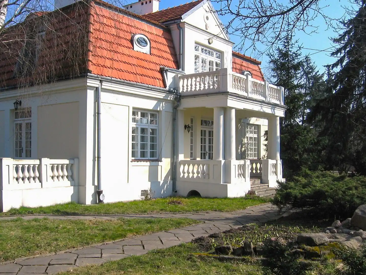 Fotos Villenanwesen mit Garten in Piastów, 11 km bis zum Warschauer Hauptbahnhof