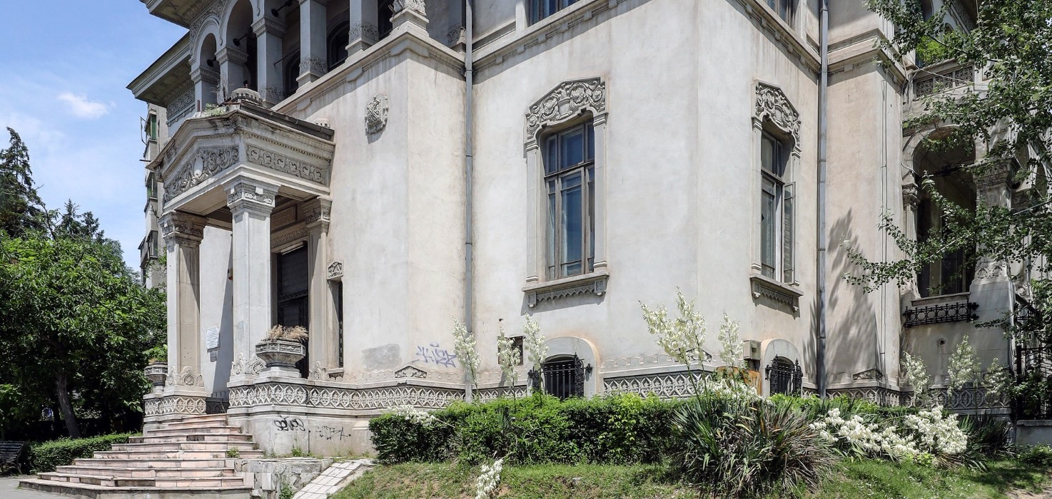Historische Liegenschaften, Vor Gericht im eigenen Haus