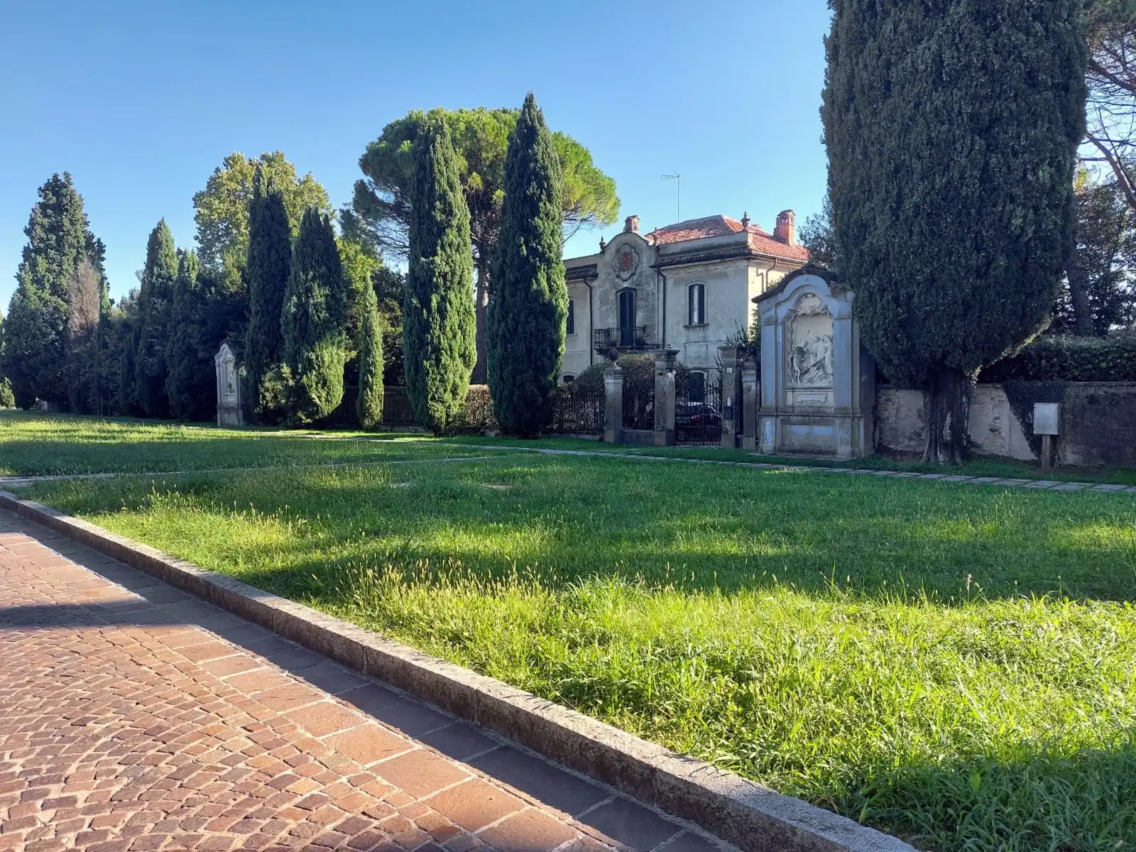 Immagini Villa ottocentesca con dépendance e parco secolare, Costa Masnaga