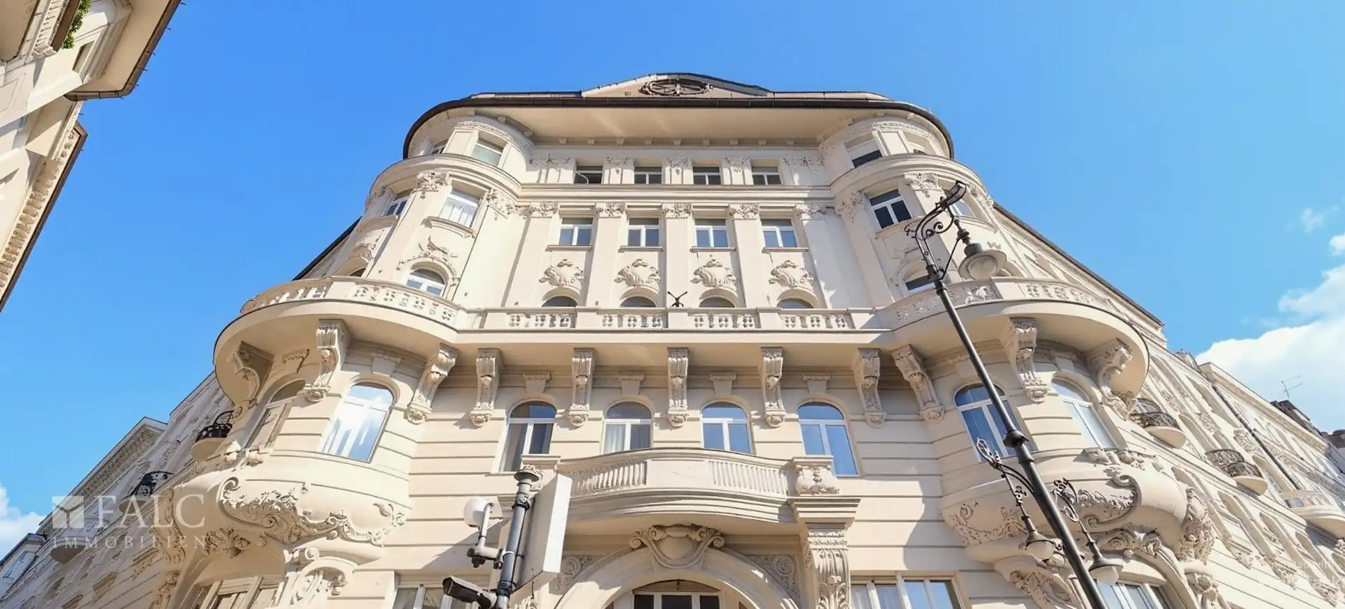 Immagini Appartamento d'epoca con balcone nel Palazzo Strasser a Budapest