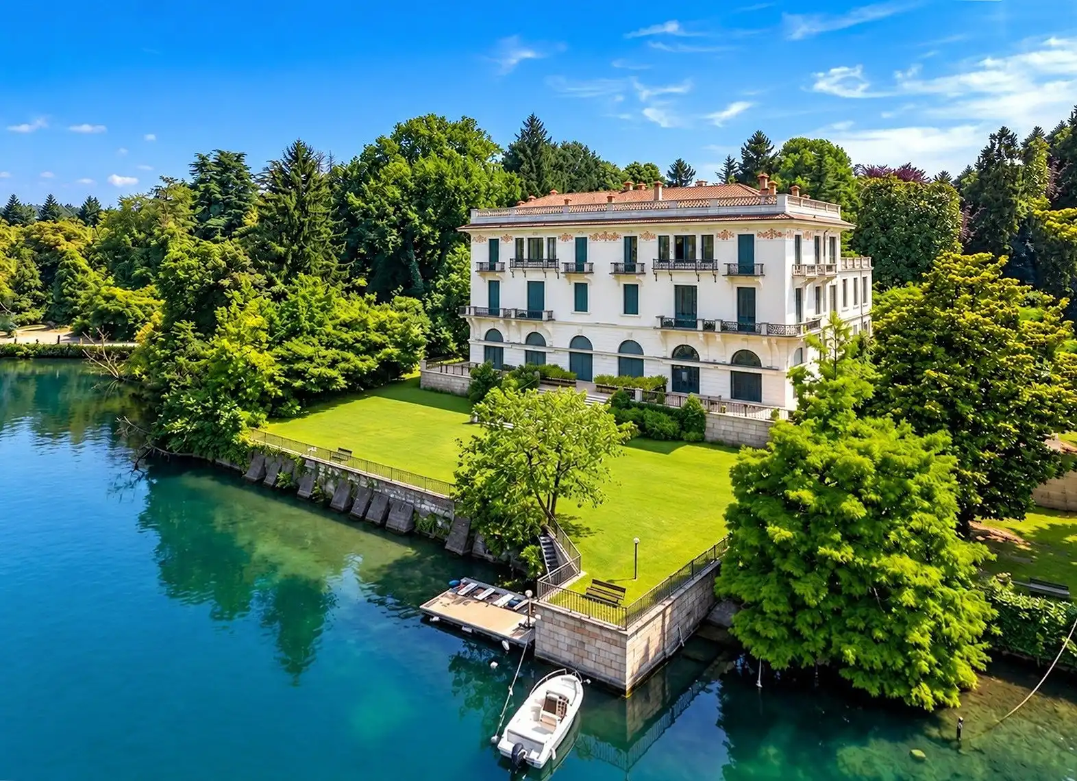 Photos Appartement dans une demeure au bord du lac Majeur