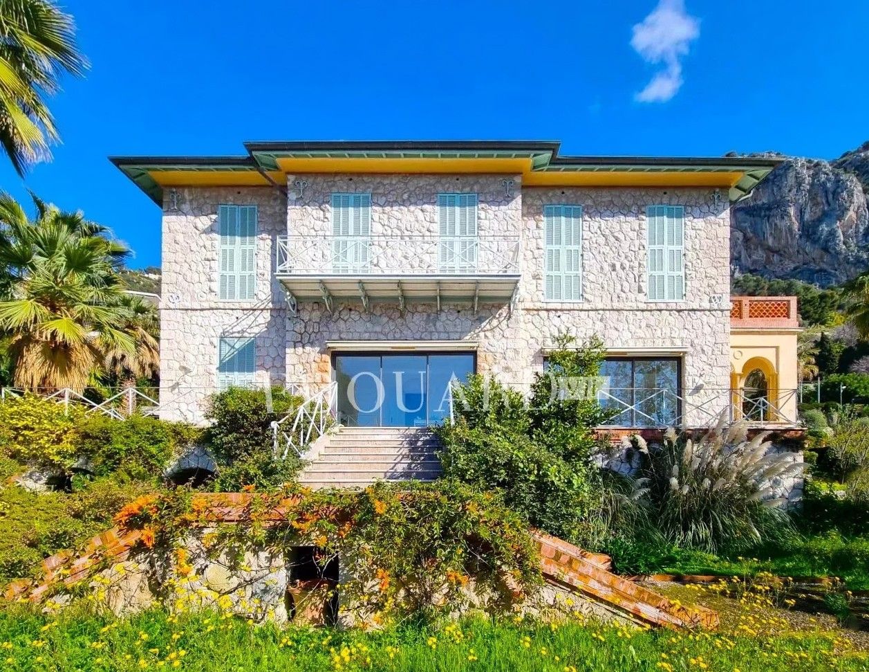 Photos Villa à rénover avec vue sur la mer sur la Côte d'Azur