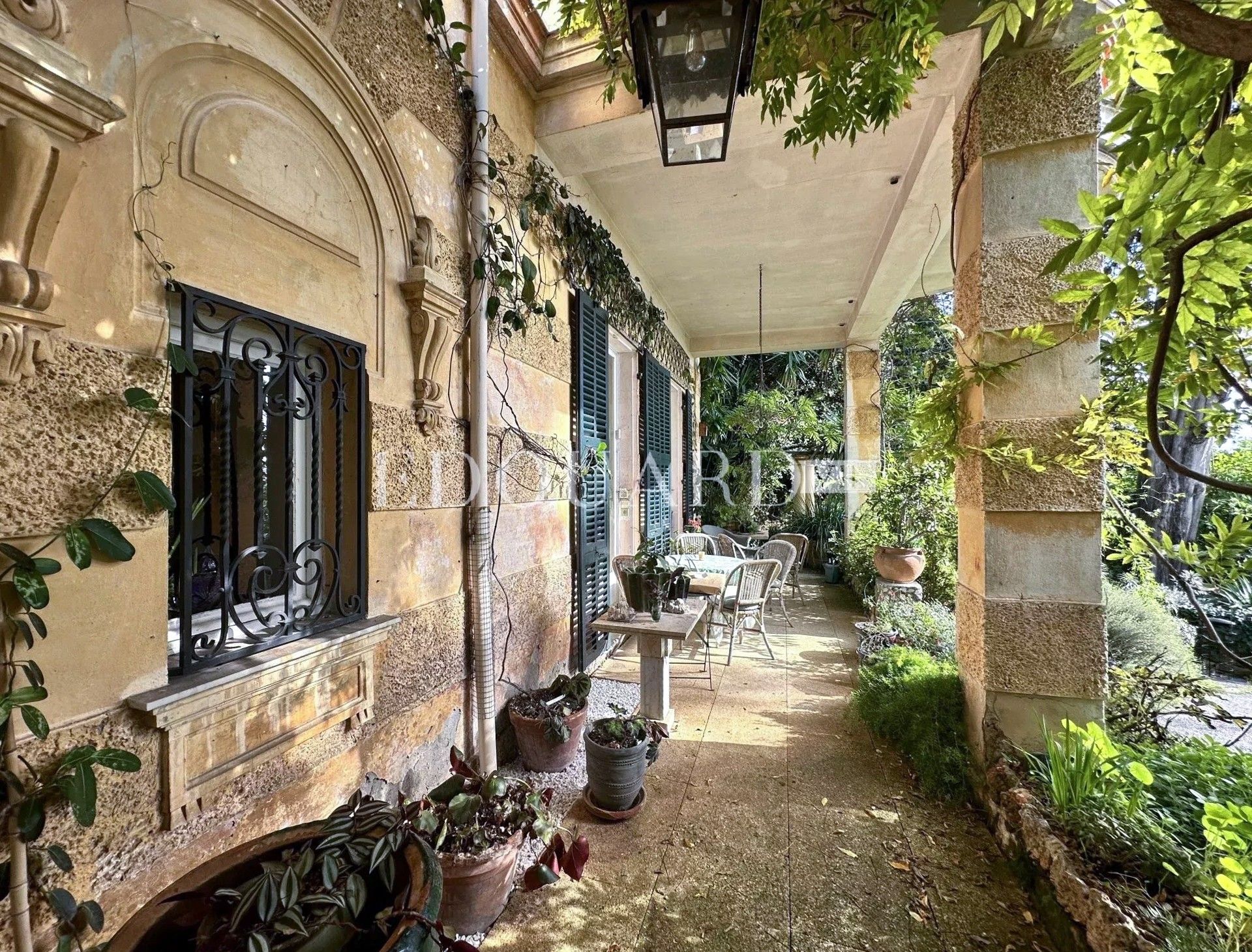 Photos Appartement dans demeure historique avec jardin spectaculaire, vue sur la mer et panoramique