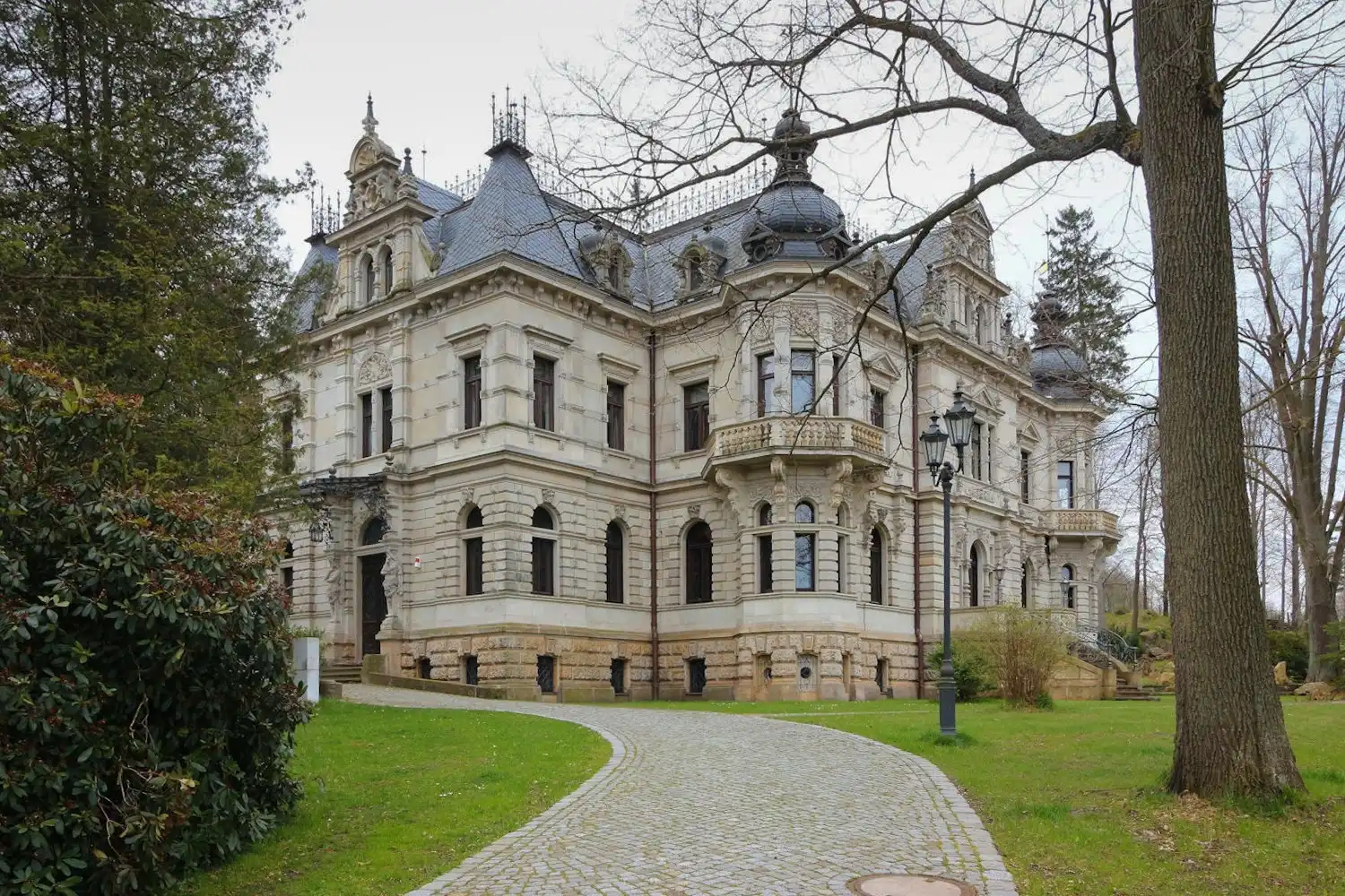 Fotos Schlossähnliche Villa in der tschechisch-deutschen Grenzregion