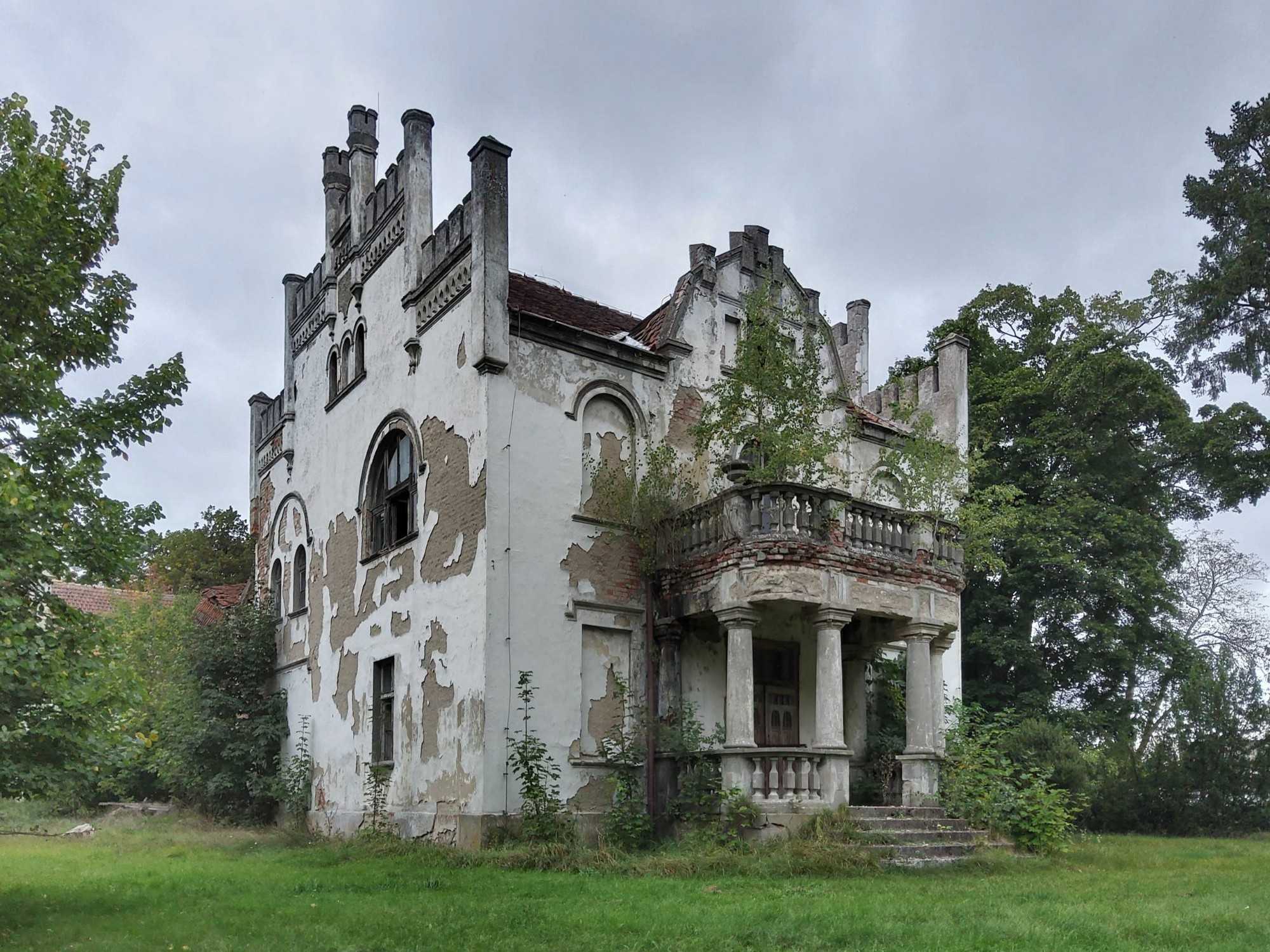 Fotos Sanierungsbedürftiges Gutshaus in Piotrowo