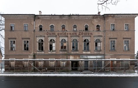 Niedersedlitz, Bahnhofstraße - Dresden-Niedersedlitz: Denkmalgeschützter Gasthof mit Tanzsaal im Obergeschoss: Zum Goldenen Löwen