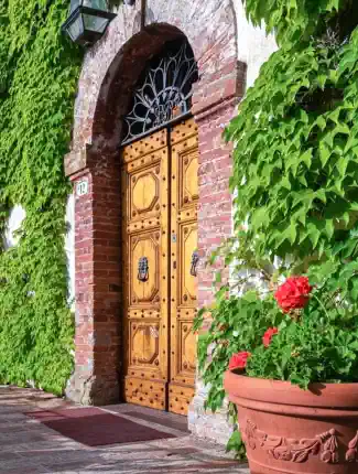 Weiler bei Murlo in der Toskana mit Blick über die Hügel von Siena, Italien
