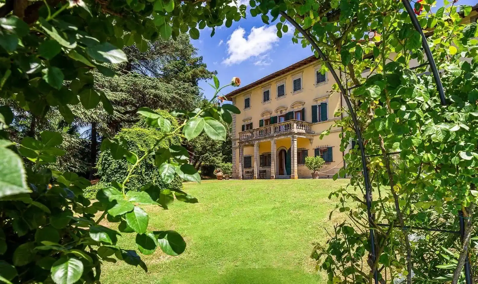 Villa del Riccio – Villa storica con agriresort nelle colline toscane vicino a Firenze