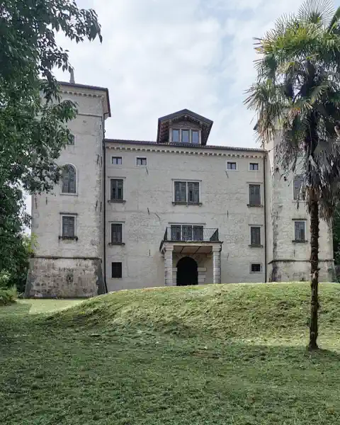 Schloss Liegenschaftsangebote Mai 2026