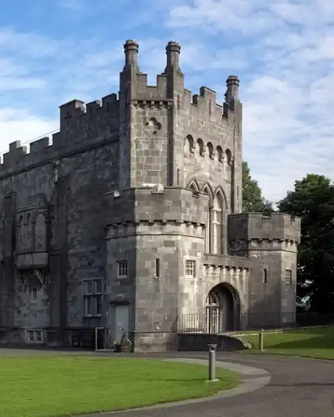 Fotos /pp/lumen/ireland-castles.webp