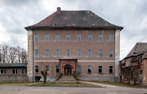 Lumpzig, Ernst-Thälmann-Platz - Herrenhäuser im Altenburger Land: Lumpzig 
