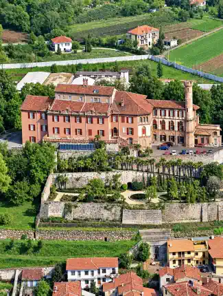 Castello Caselette bei Turin - Schloss am Monte Musinè mit Festsaal, Kapelle und Nebengebäuden