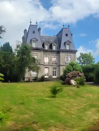 Palais in urbaner Lage von Flers in der Normandie, Flers, Normandie