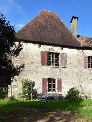 10-Hektar-Anwesen mit Herrenhaus, Gästehäusern, Weide und Teich, Busserolles, Neu-Aquitanien