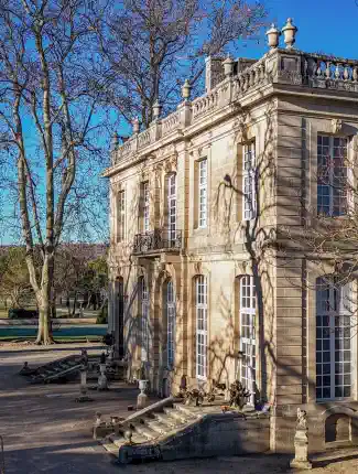 Klassizistisches Château in der Haute Provence, Forcalquier, Provence-Alpes-Côte d'Azur