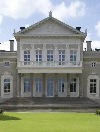 Palais mit Privatstrand am Stettiner Haff