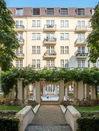 Architekturgeschichte neu gelebt – Loft im Haus Cumberland in Berlin