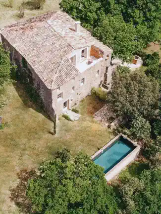 Propriété de caractère – mas restauré de 399 m², parc et piscine, classe énergétique A, Uzès, Occitanie