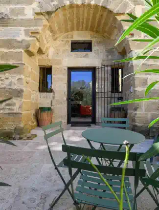 Ehemalige Ölmühle in der Nähe von Uzès mit Atelier, Innenhof und Terrasse, Uzès, Okzitanien