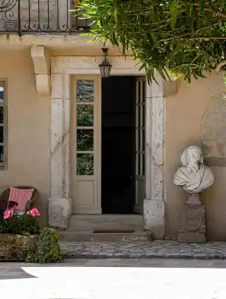 Anwesen mit privatem Innenhof, Pool und mittelalterlichen Details bei Uzès, Uzès, Okzitanien