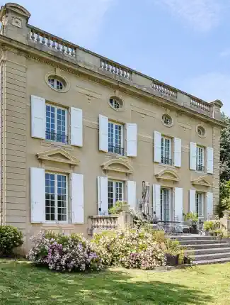Residenz mit Kapelle, Orangerie und Pool bei Lyon, Vaugneray, Auvergne-Rhône-Alpes