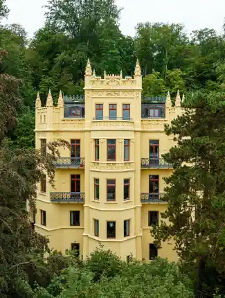 Wohnung in außergewöhnlicher sanierter Villa direkt am Stadtwald mit Blick über die Stadt zu verkaufen! Einzeldenkmal, Gera, Thüringen