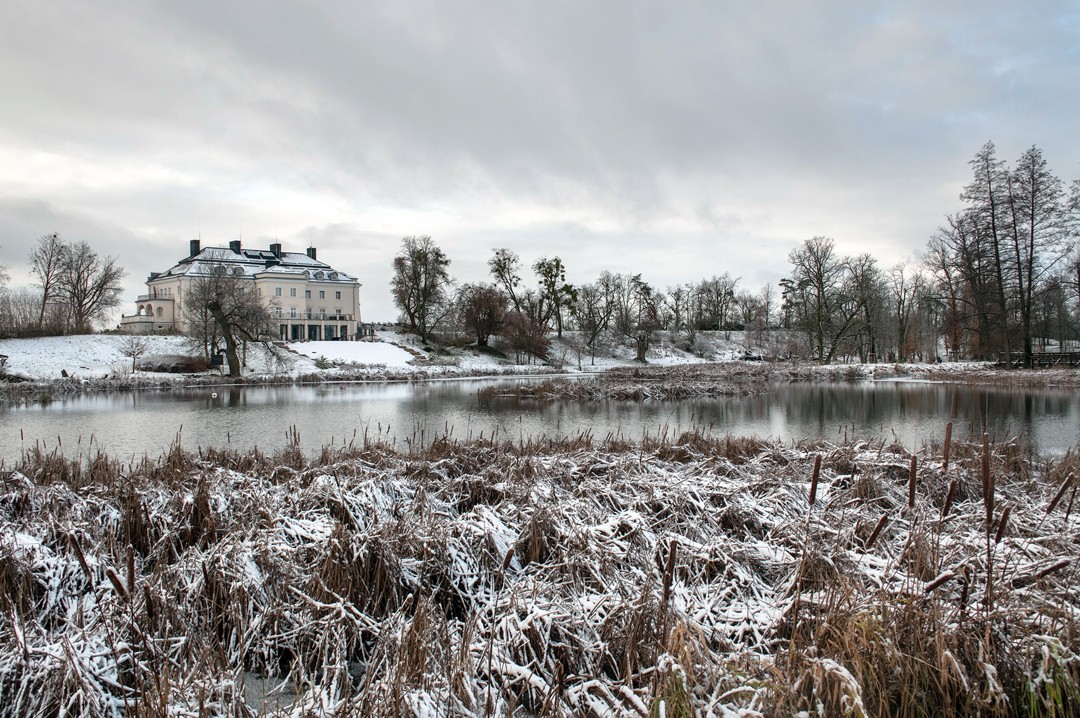 Palast in Komierowo, Park mit Teichlandschaft